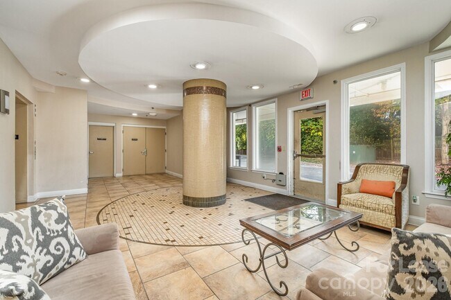 Building Photo - 1000 E Woodlawn Rd