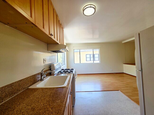 Building Photo - 2256 S Carmelina Ave