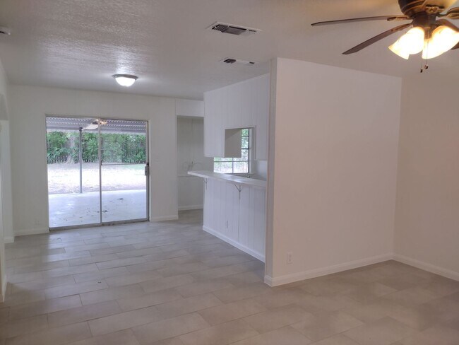 Building Photo - Meadow Village