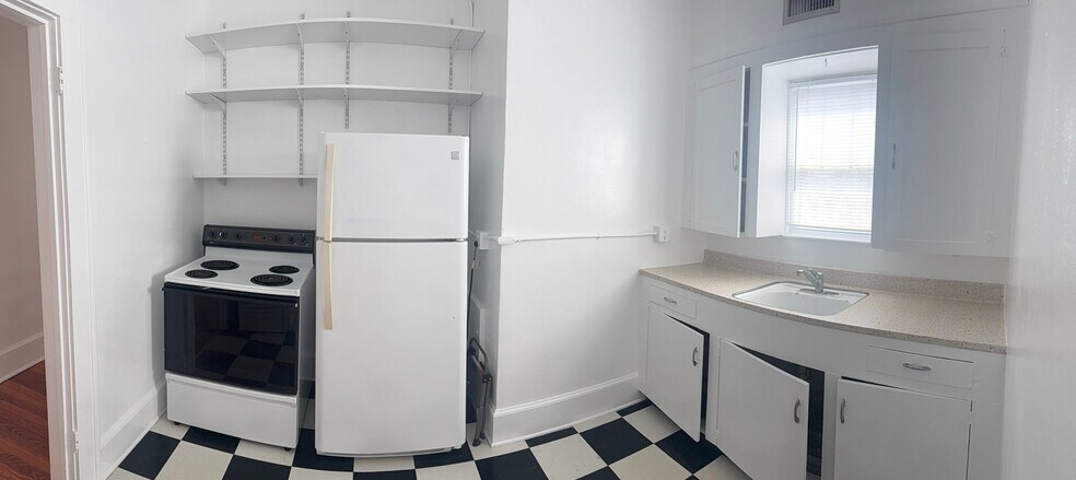 Building Photo - 715 Delaney Park Dr