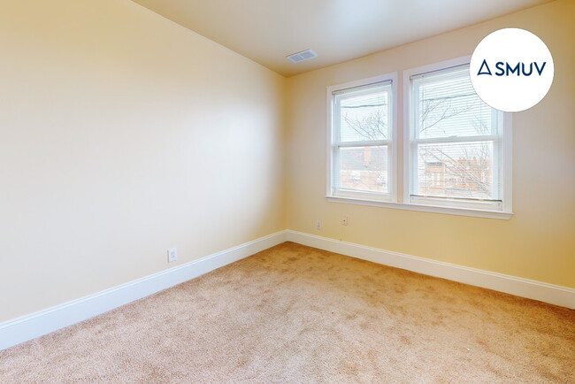 Building Photo - Updated 2 bedroom in Bel-Air Edison w/laun...