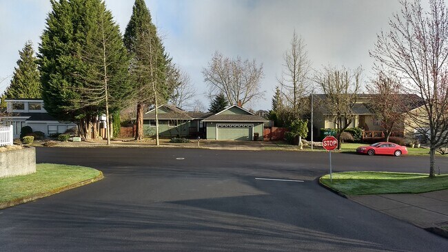 Building Photo - 1625 NW 31st Ave