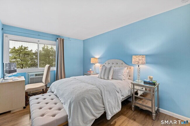 Building Photo - 22 Radio Pl