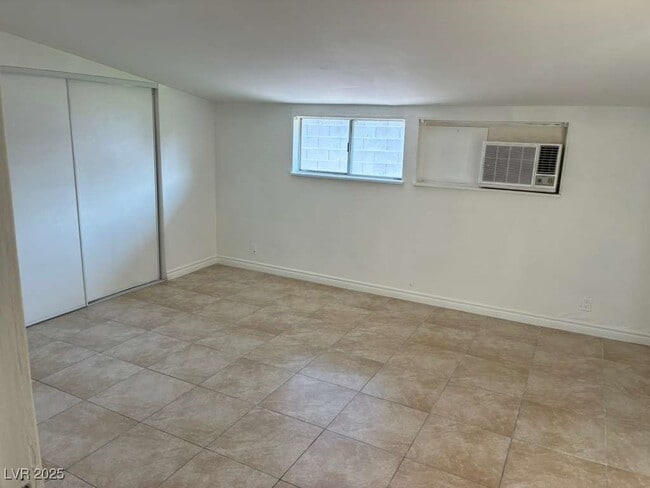 Building Photo - 6121 Granada Cir