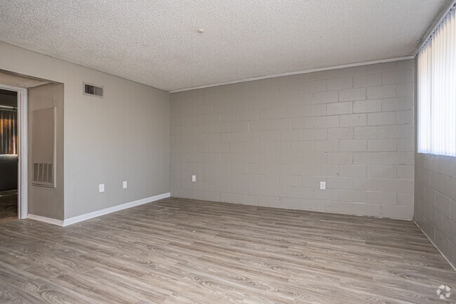 2BR, 1BA - 686SF - Fleur Apartments