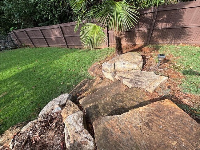 Building Photo - 523 Bluff Ct