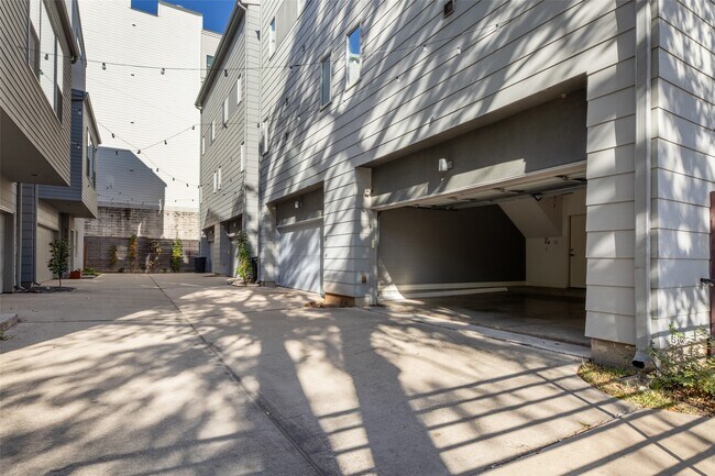 Building Photo - 1524 Blodgett St