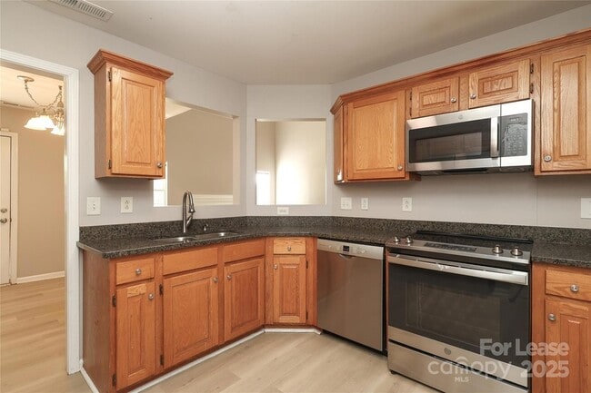 Building Photo - 4112 Chatterleigh Dr