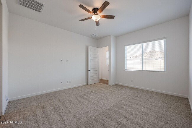Building Photo - 7606 W Jackrabbit Ln