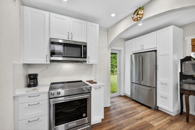 Building Photo - 825 34th St