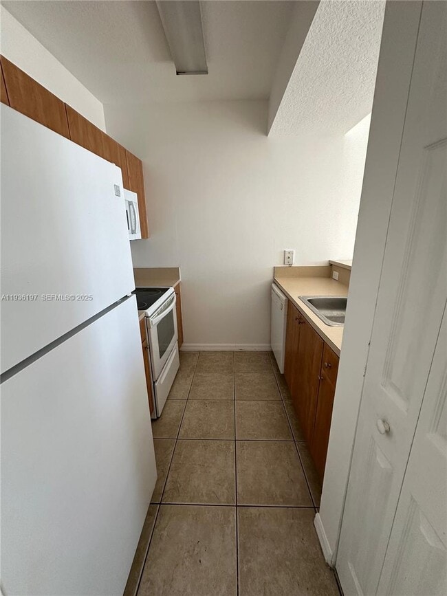 Building Photo - 119 SW 6th Ave