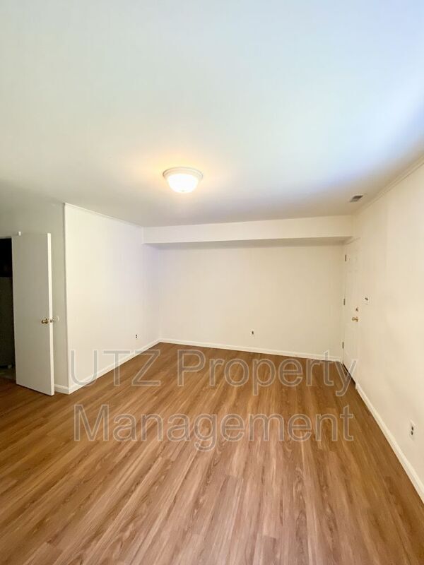 Building Photo - 722 Robinwood Dr