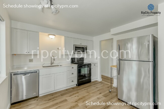 Building Photo - Beautifully Updated 3-Bed/2-Bath Duplex wi...