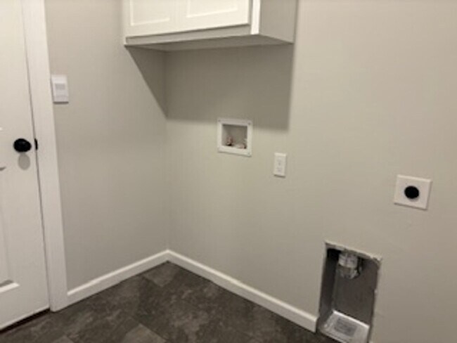 Building Photo - Beautiful New Home - First Month Free!