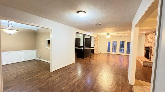 Building Photo - 13914 Oakwood Ln