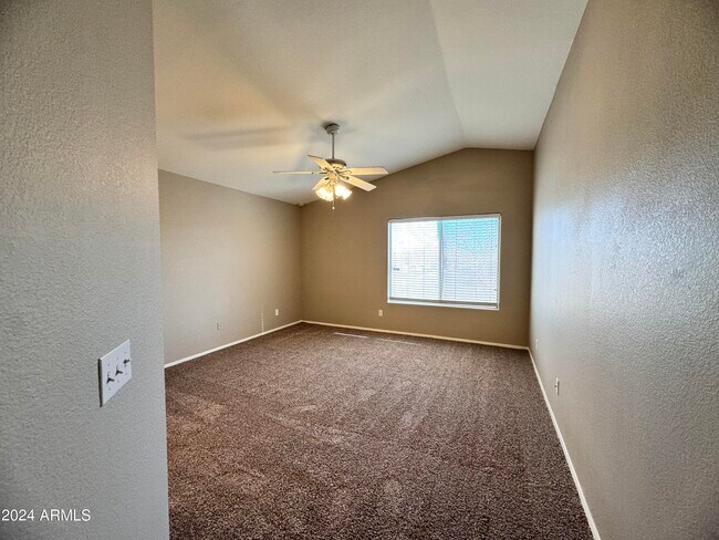 Building Photo - 10453 N 76th Dr