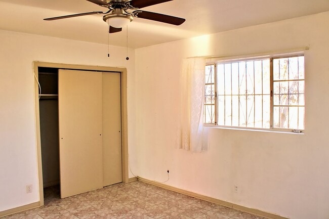 Building Photo - Spacious home Move-In Ready