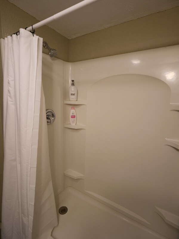 Building Photo - 819 12th Ave