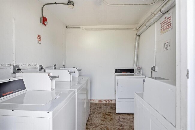 Building Photo - 3001 SW 2nd St