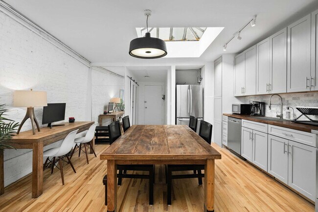 Building Photo - 354 Bowery-SI ID1035017P