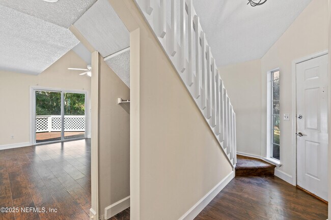 Building Photo - 9960 Moorings Dr