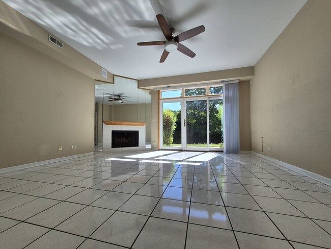 Building Photo - 7835 Darien Lakes Dr
