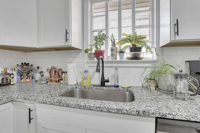 Building Photo - 287 E Woodrow Ave