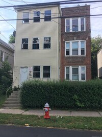 Building Photo - 24 Oak St