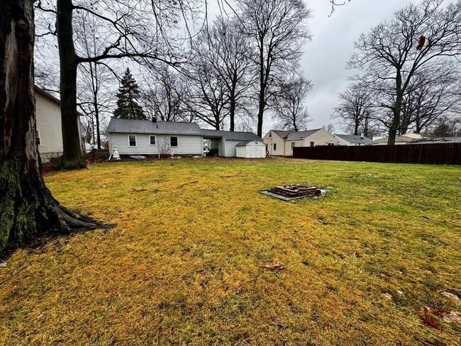 Building Photo - 3 bd 2 bath Ranch in Willoughby