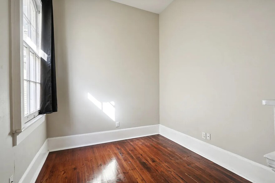 Building Photo - 2823 Baronne St