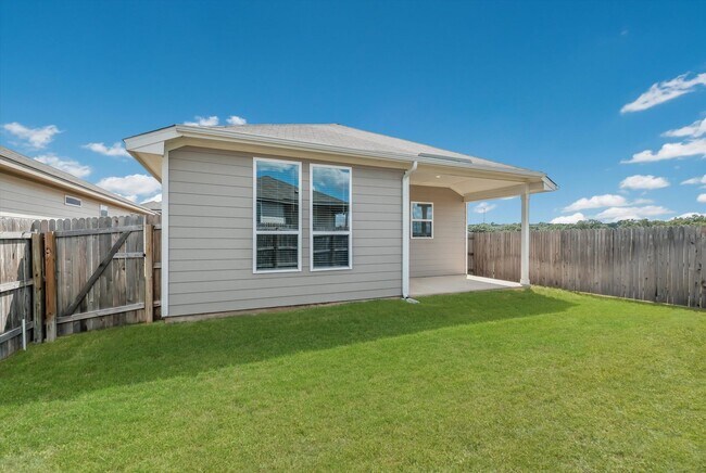 Building Photo - Bright & Charming Fantine Fields Home