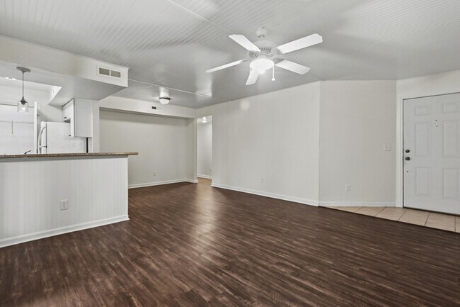 Building Photo - 1878 Montclair Dr