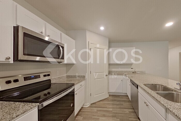 Building Photo - 2607 Provence Dr SE