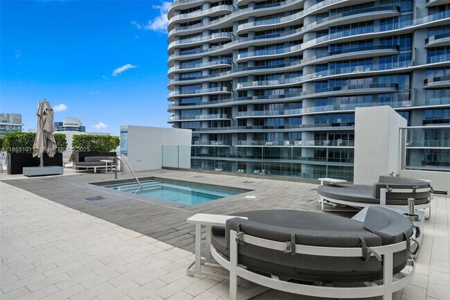 Building Photo - 1010 Brickell Ave