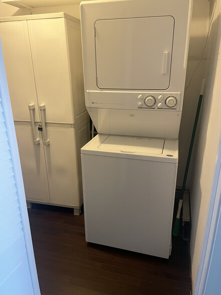 Laundry - 35 Taylor Pl