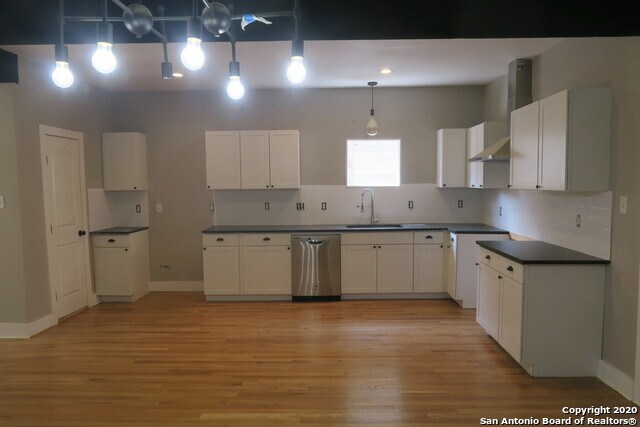 Building Photo - 430 E French Pl