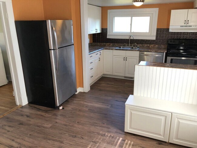 Building Photo - Charming 1920s Bungalow Steps from Downtow...