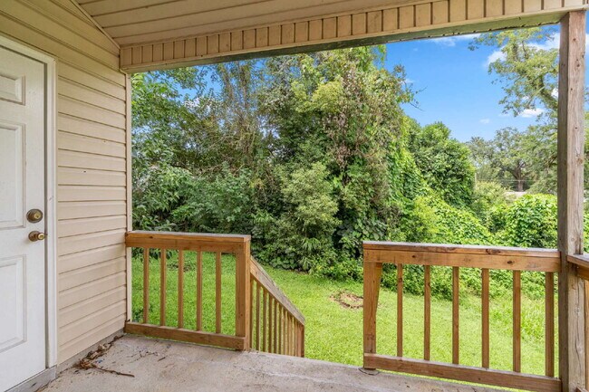 Building Photo - 1 bedroom and 1 bathroom in a 3x3 duplex STEPS AWAY FROM CAMPUS