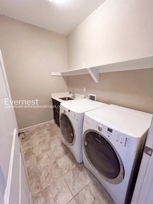 Building Photo - 2781 Milano Avenue