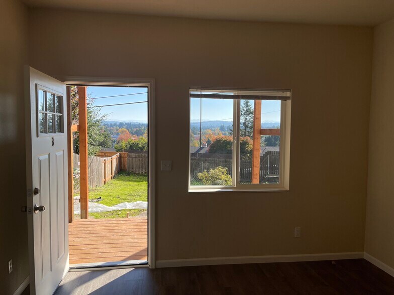 Building Photo - 15166 SW 119th Ave