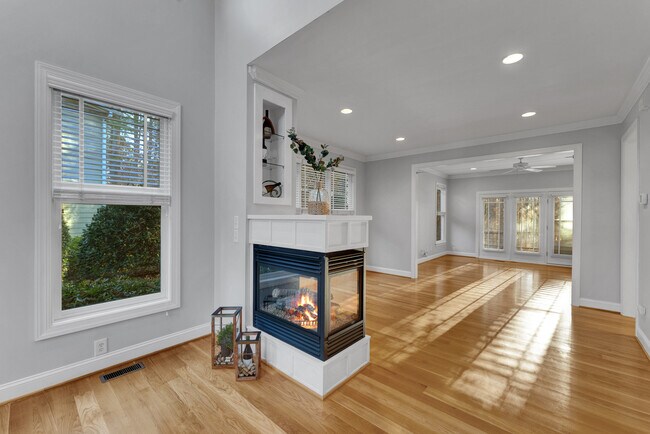 Building Photo - 317 Charleston Ln