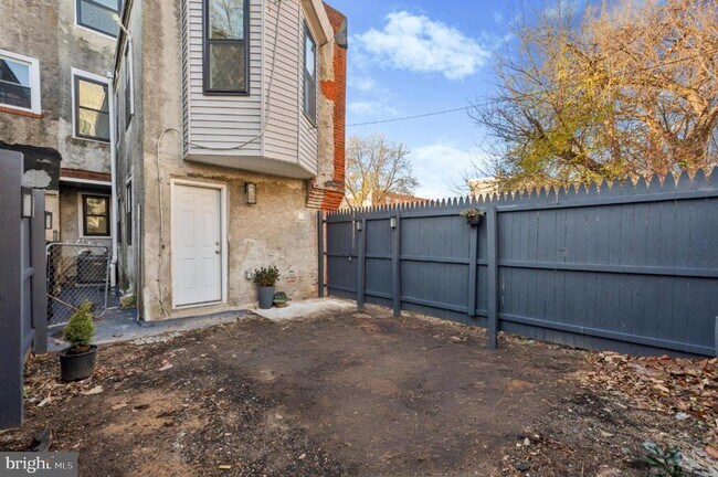 Building Photo - 2425 Turner St