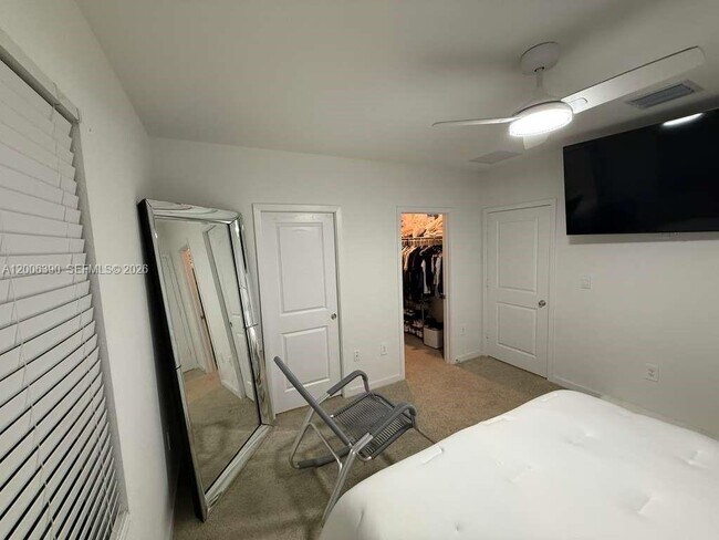 Building Photo - 441 NE 13th St