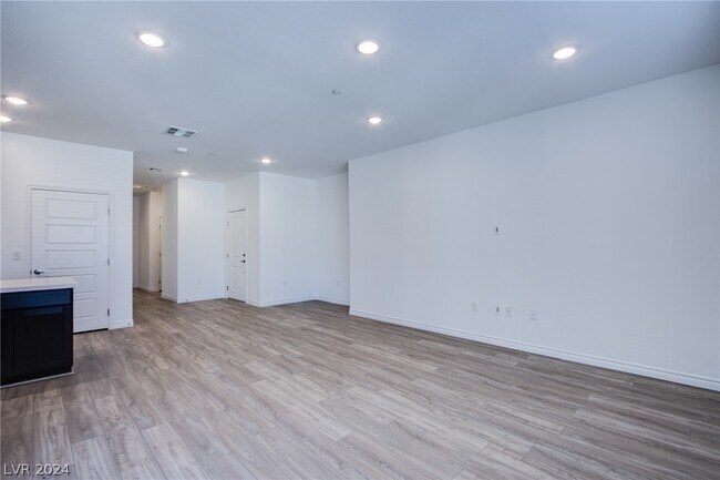 Building Photo - 2555 Hampton Rd