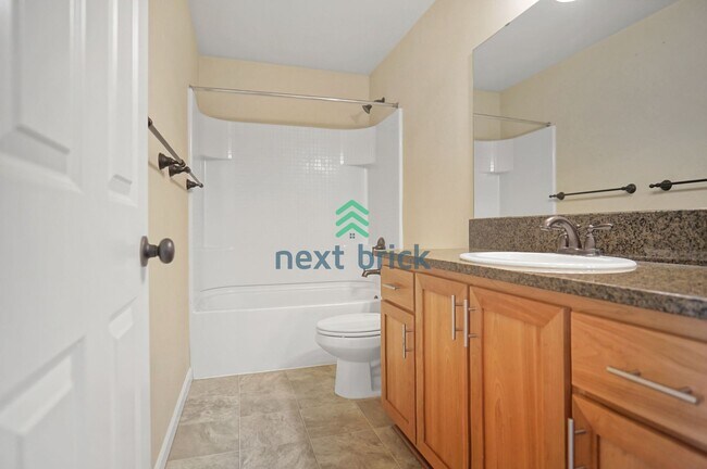 Building Photo - 4 Bed and 2.5 Bath Beautiful Condo is Avai...