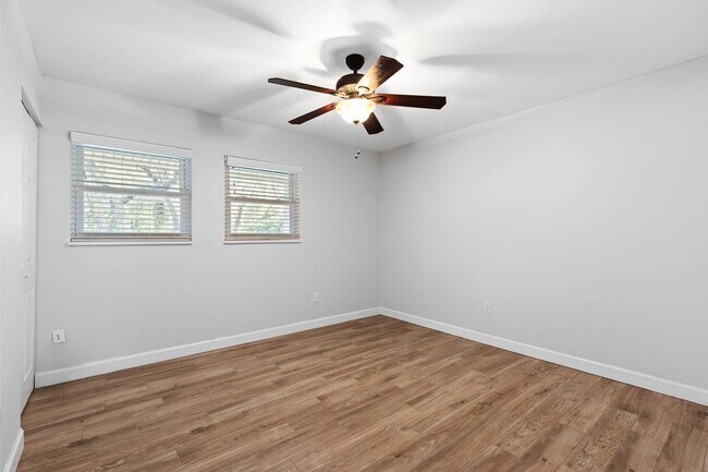 Building Photo - Welcome to your Pool/Lake Home!