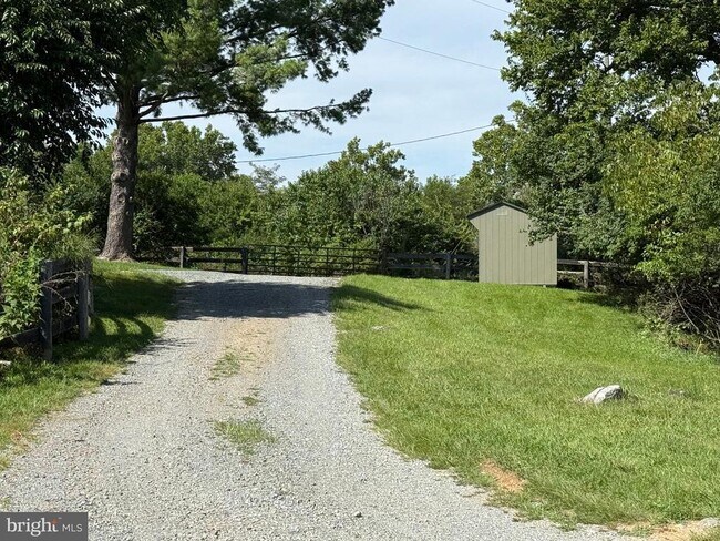 Building Photo - 857 Page Brook Ln