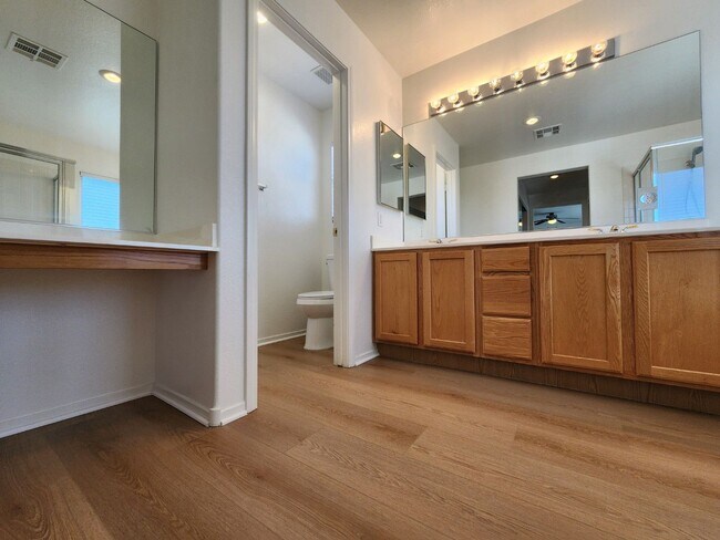 Building Photo - Stunning Five Bedroom home in Shadow Hills.