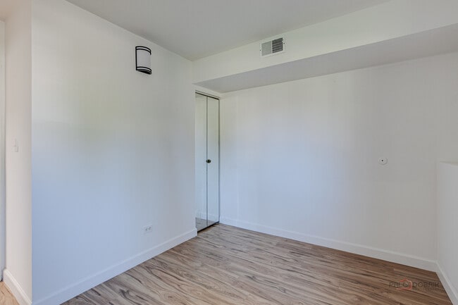 Building Photo - 808 Inverrary Ln