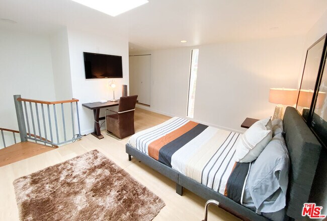 Building Photo - 27102 Malibu Cove Colony Dr